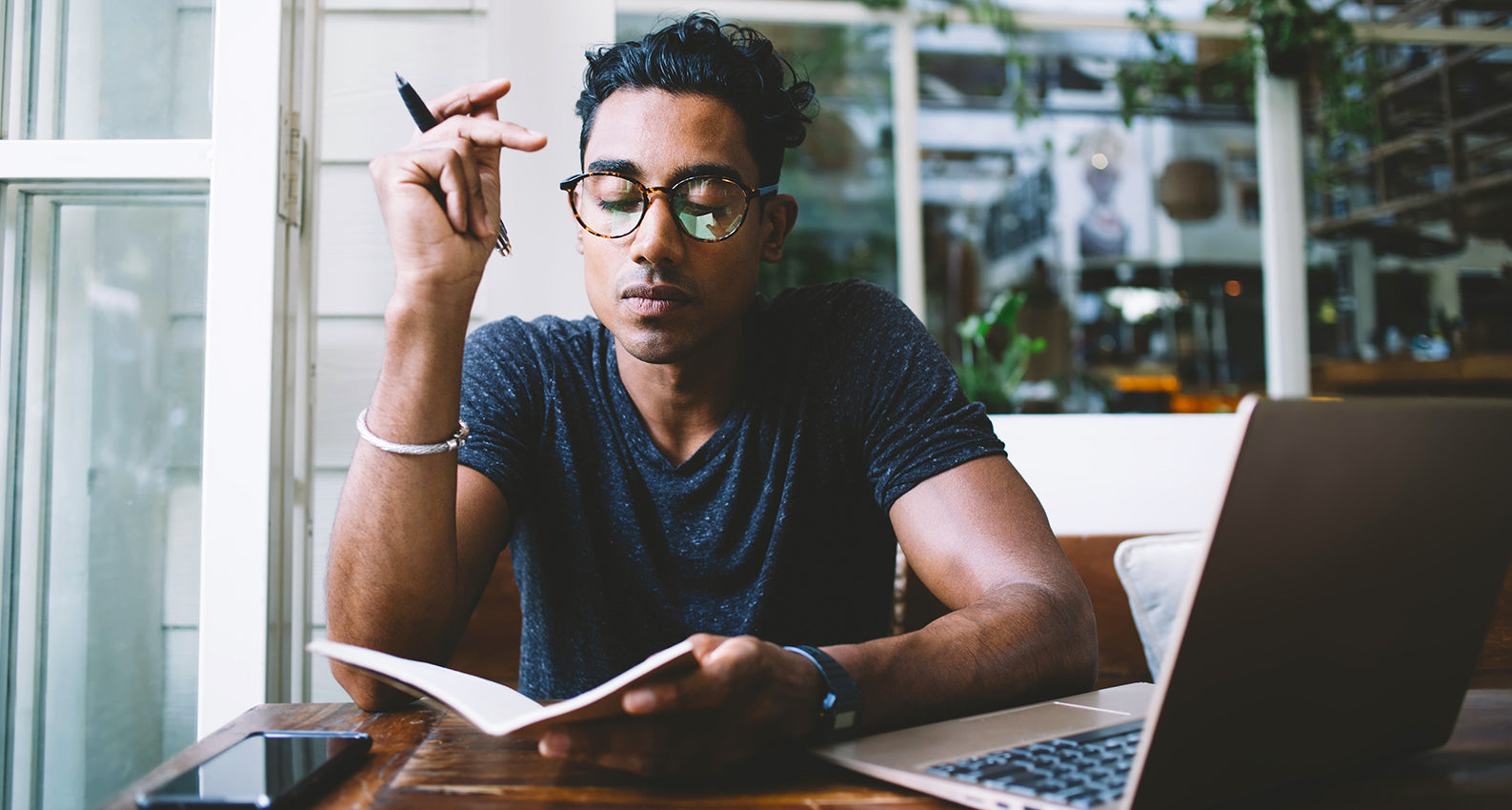 Keeping a (Food) Diary: The Benefits of Journaling Your Digestion Problems & What You Eat